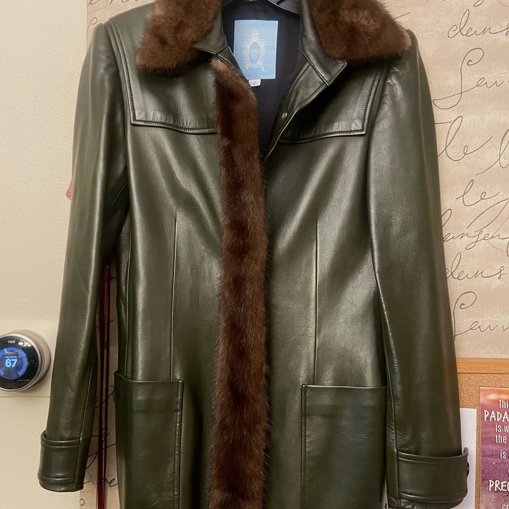 Zang Toi Sz 6 Green Lambskin Jacket w/Fur Trim